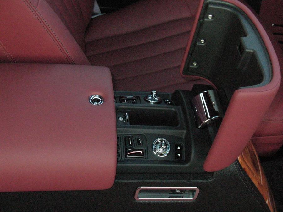 Rolls-Royce Phantom 2007 года  (фото 54 из 102)